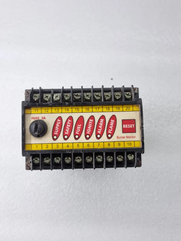 Industrial Burner Monitor Flame Safeguard Controller 230V AC With Reset Switch